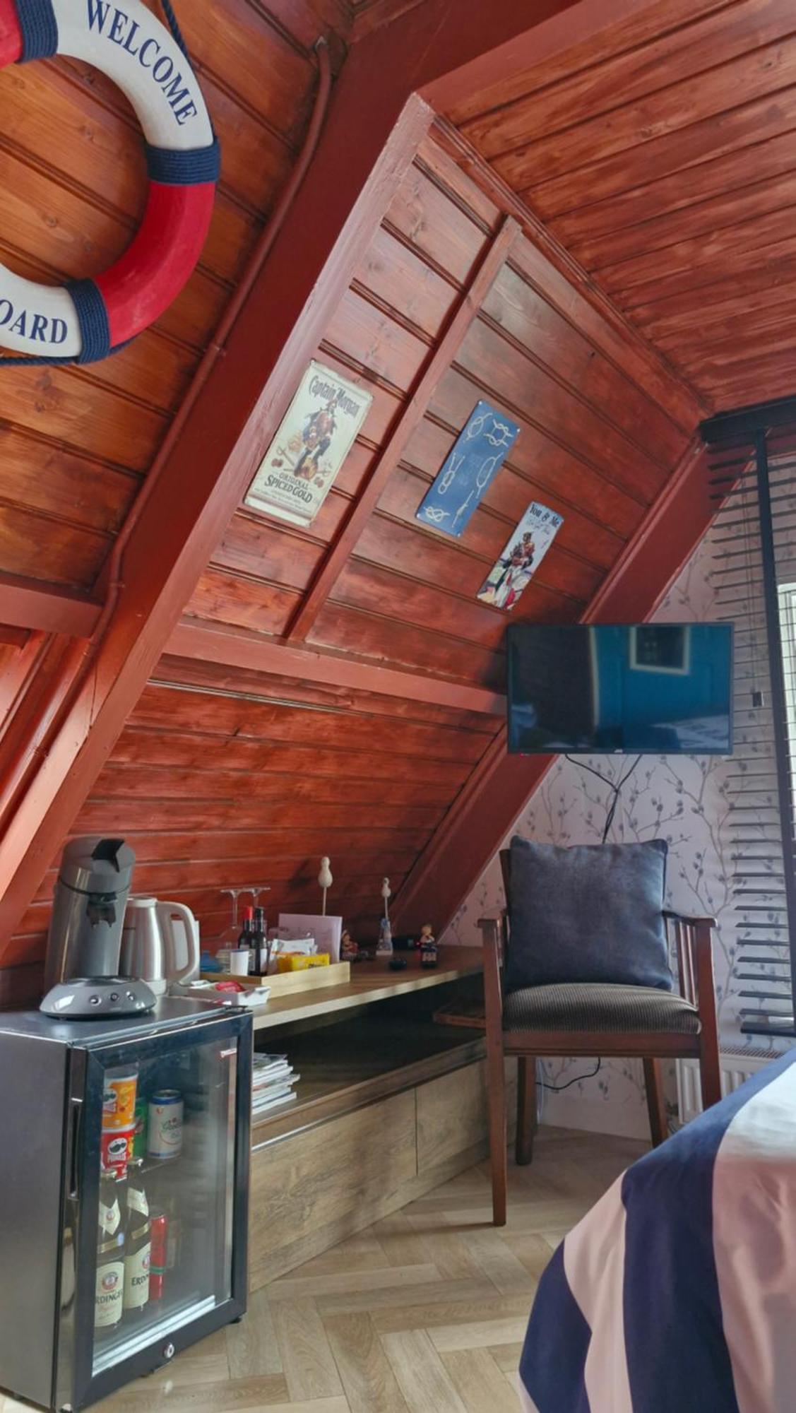 سْخاخن Bed & Breakfast Moments الغرفة الصورة